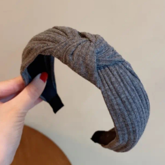 Non-Slip soft fabric knotted headband - Picture 1 of 9